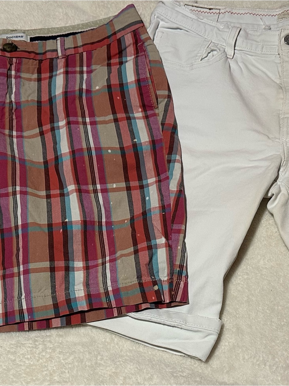 Dockers Cotton plaid Short and Levi’s Cream (2 shorts)